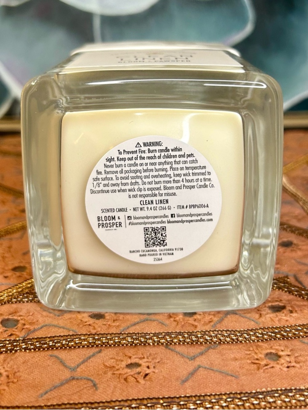 Bloom & Pawspurr Clean Linen Candle - White - Picture 3 of 3
